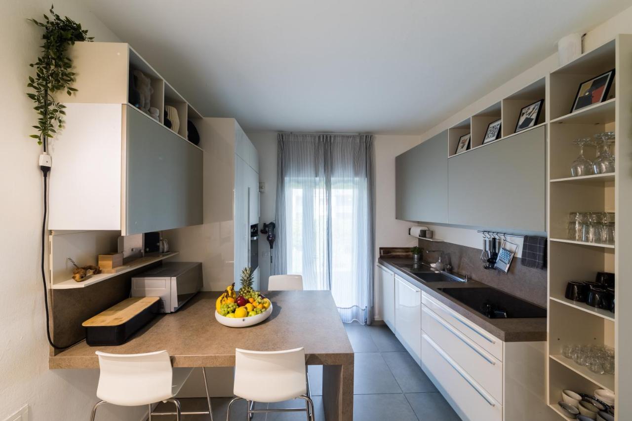Carly'S Rooms Torbole Sul Garda Exterior photo
