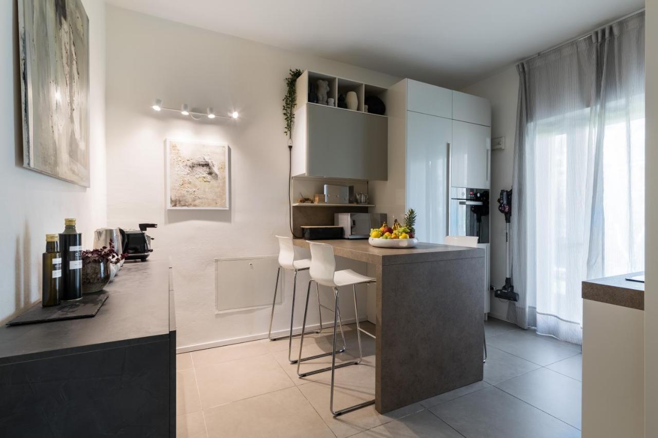 Carly'S Rooms Torbole Sul Garda Exterior photo