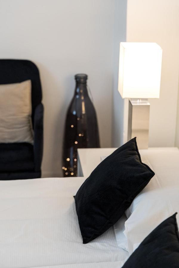 Carly'S Rooms Torbole Sul Garda Exterior photo