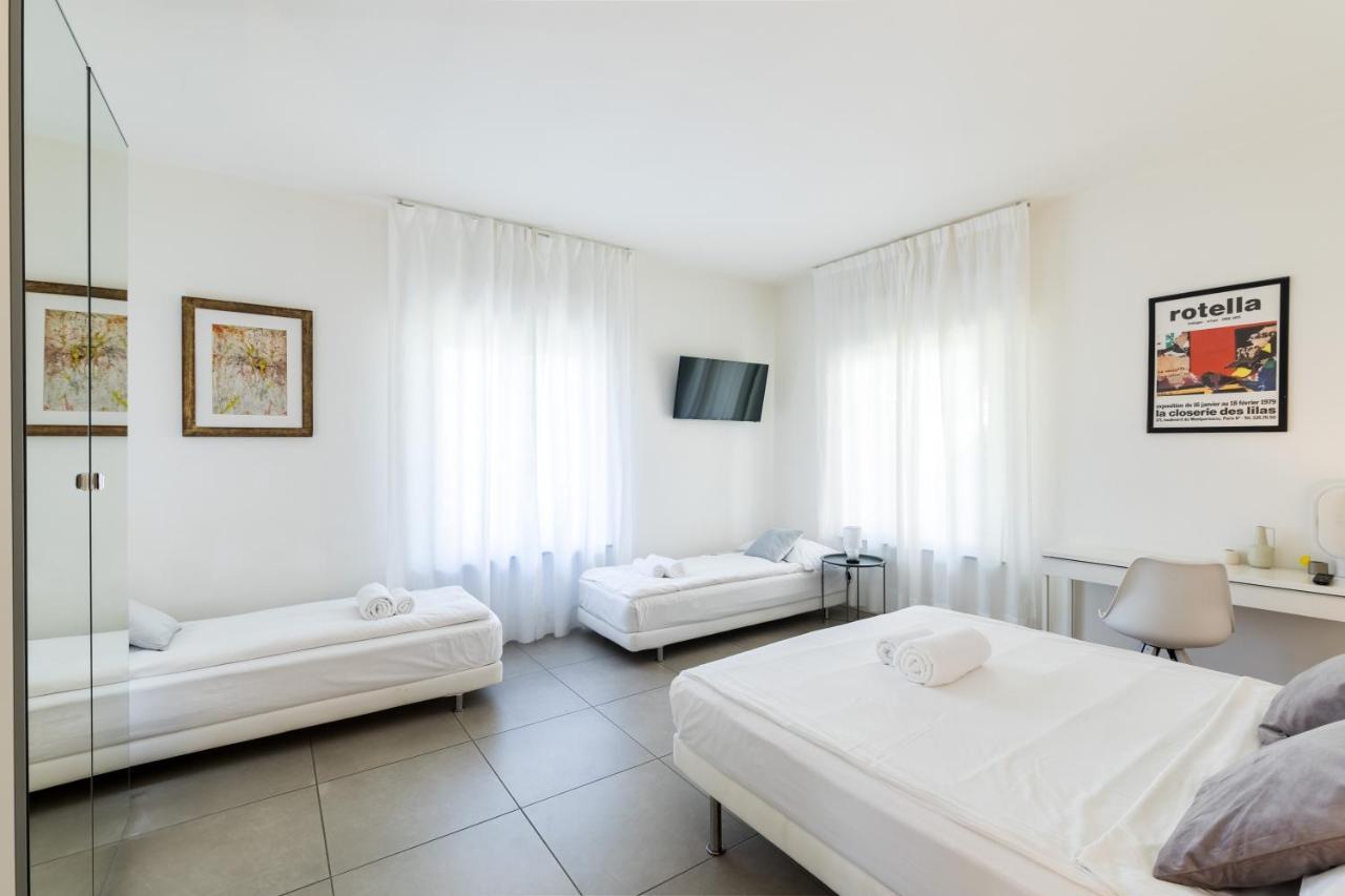 Carly'S Rooms Torbole Sul Garda Exterior photo